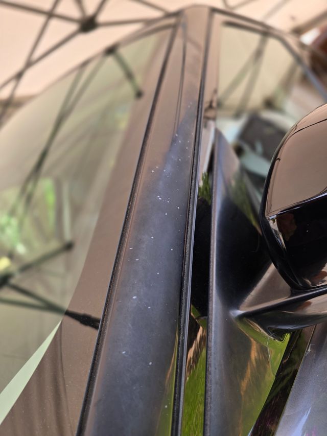 Dull, spotted gloss black door pillar